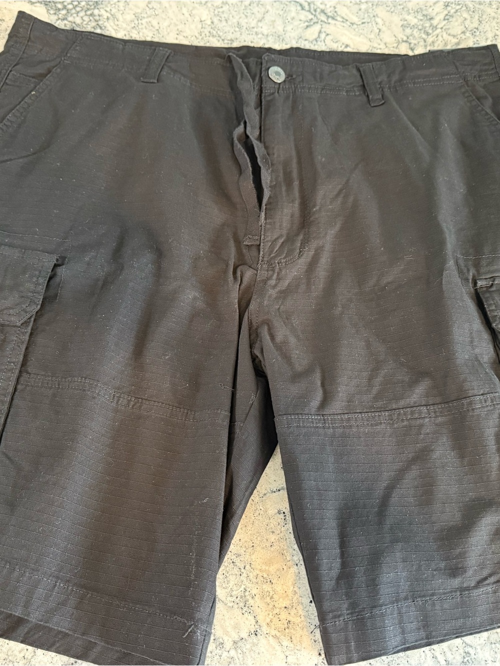 Men's Black Cargo Shorts with Utility Pockets - Unbranded